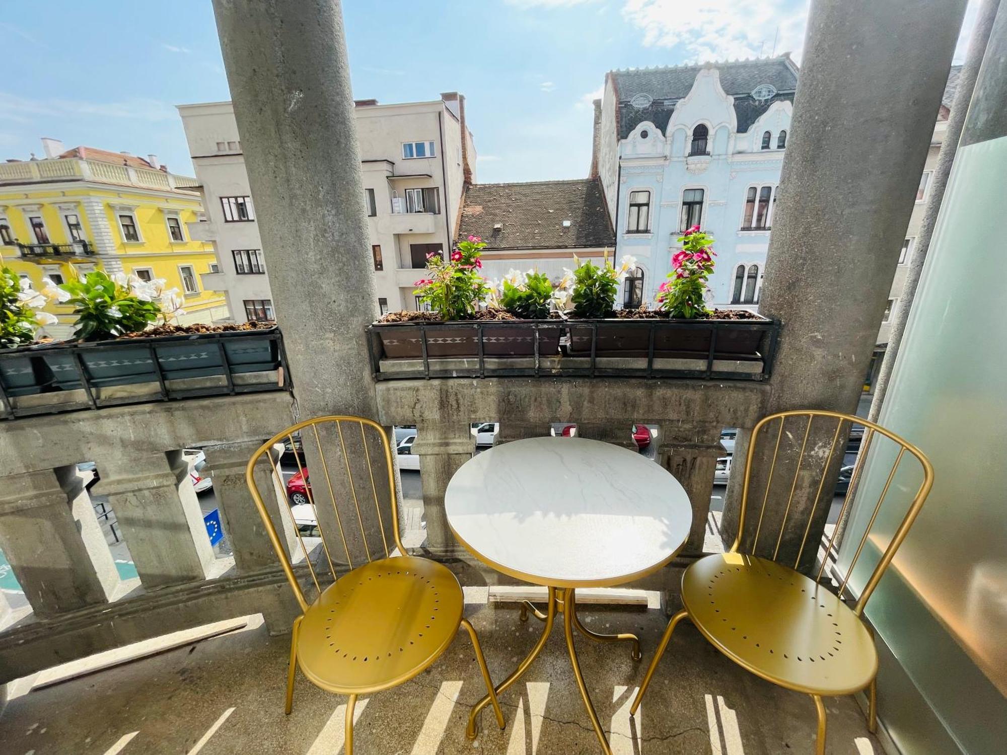 Apartamento Littleparis Cluj-Napoca Exterior foto